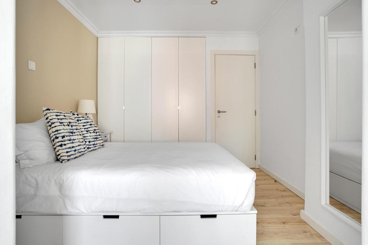 Modern 2 Bedroom Apartment in Estrela with Outside Terrace! Amazing for Families, Couples, Friends Lissabon Exterior foto