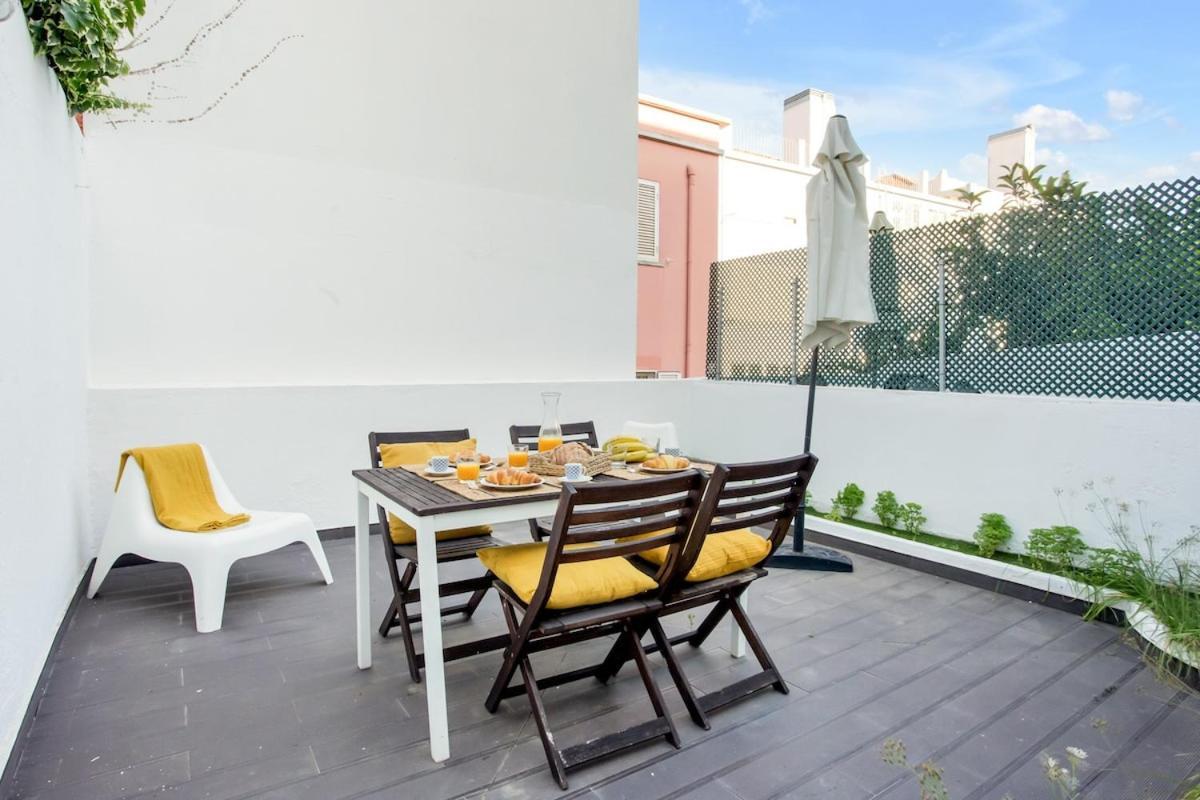 Modern 2 Bedroom Apartment in Estrela with Outside Terrace! Amazing for Families, Couples, Friends Lissabon Exterior foto