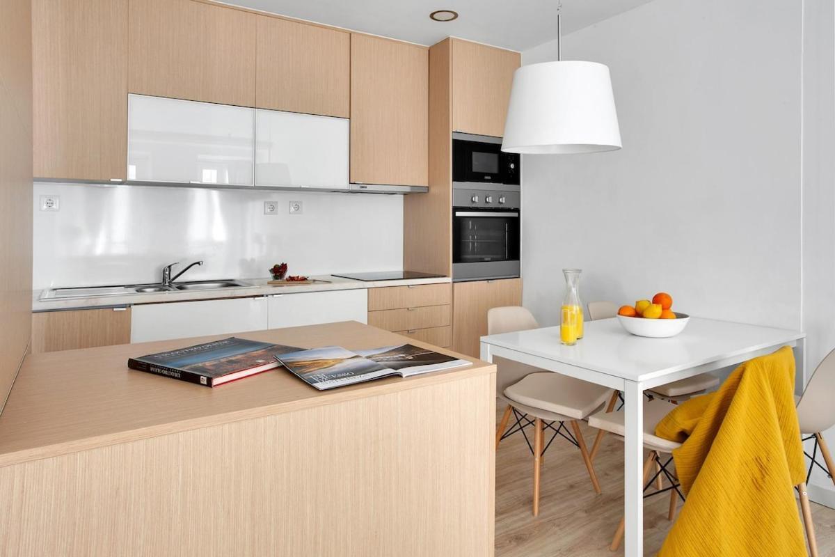 Modern 2 Bedroom Apartment in Estrela with Outside Terrace! Amazing for Families, Couples, Friends Lissabon Exterior foto